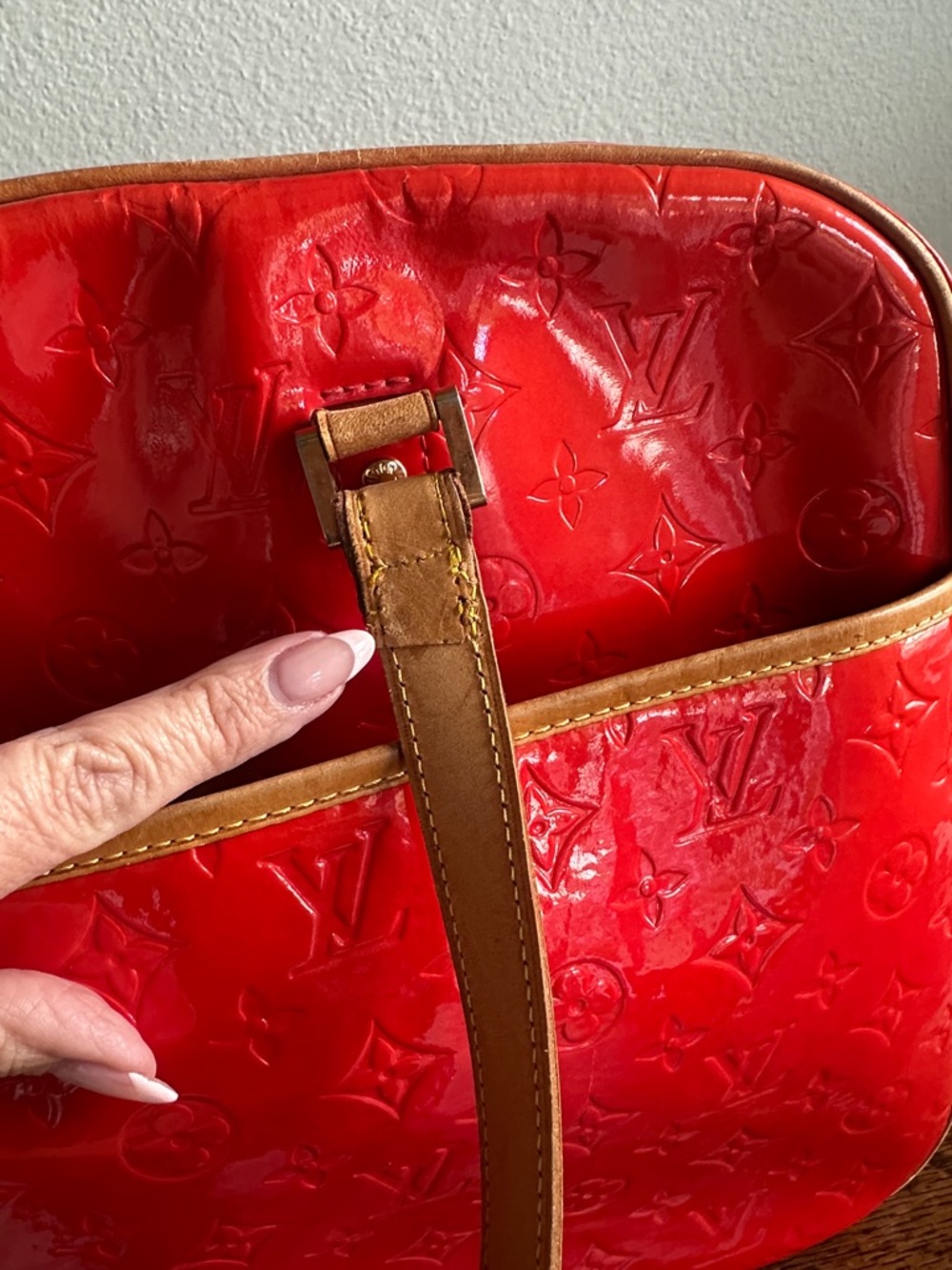 Louis Vuitton Sutton Red Patent Monogram satchel Bag with Tan Trim - Picture 6 of 17
